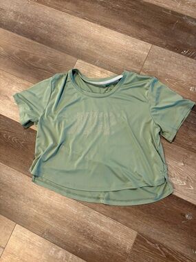 Nike Cropped Short-Sleeve Performance Top in Sage Green